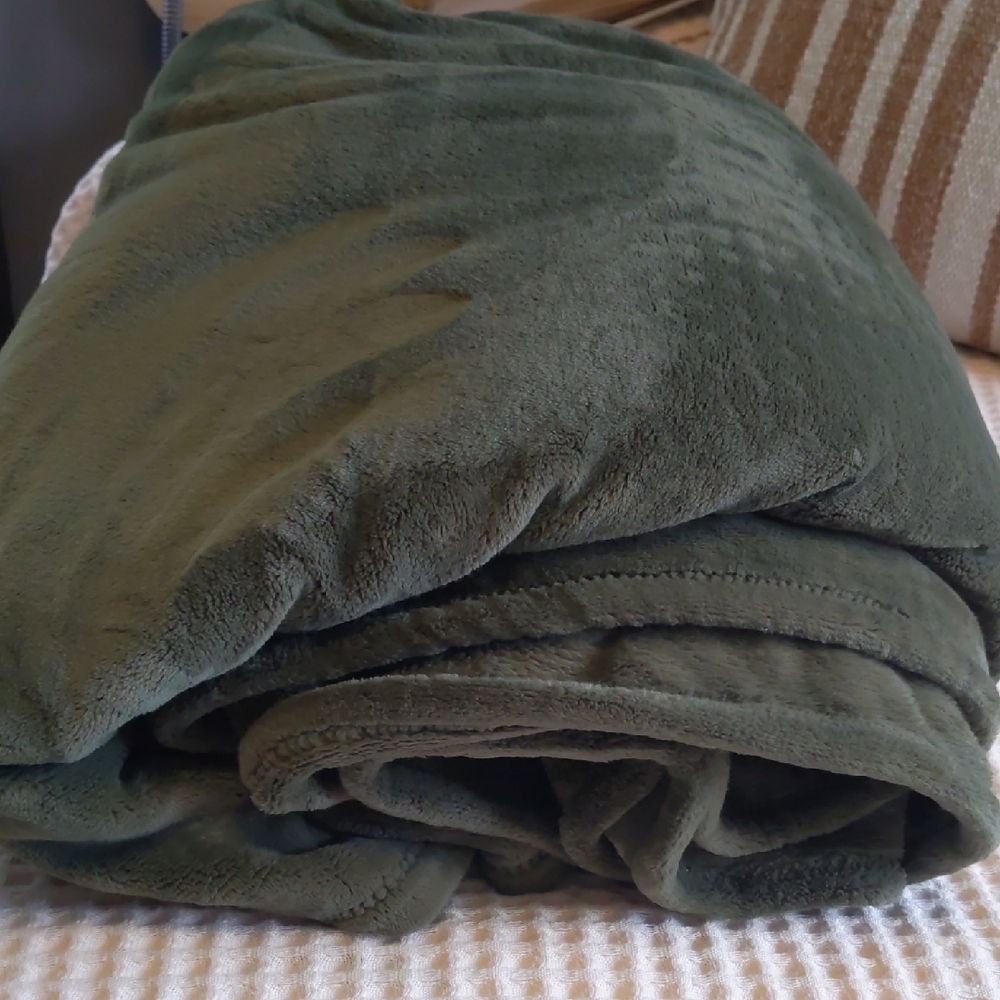 Green Relaxed Linen Throw Blanket